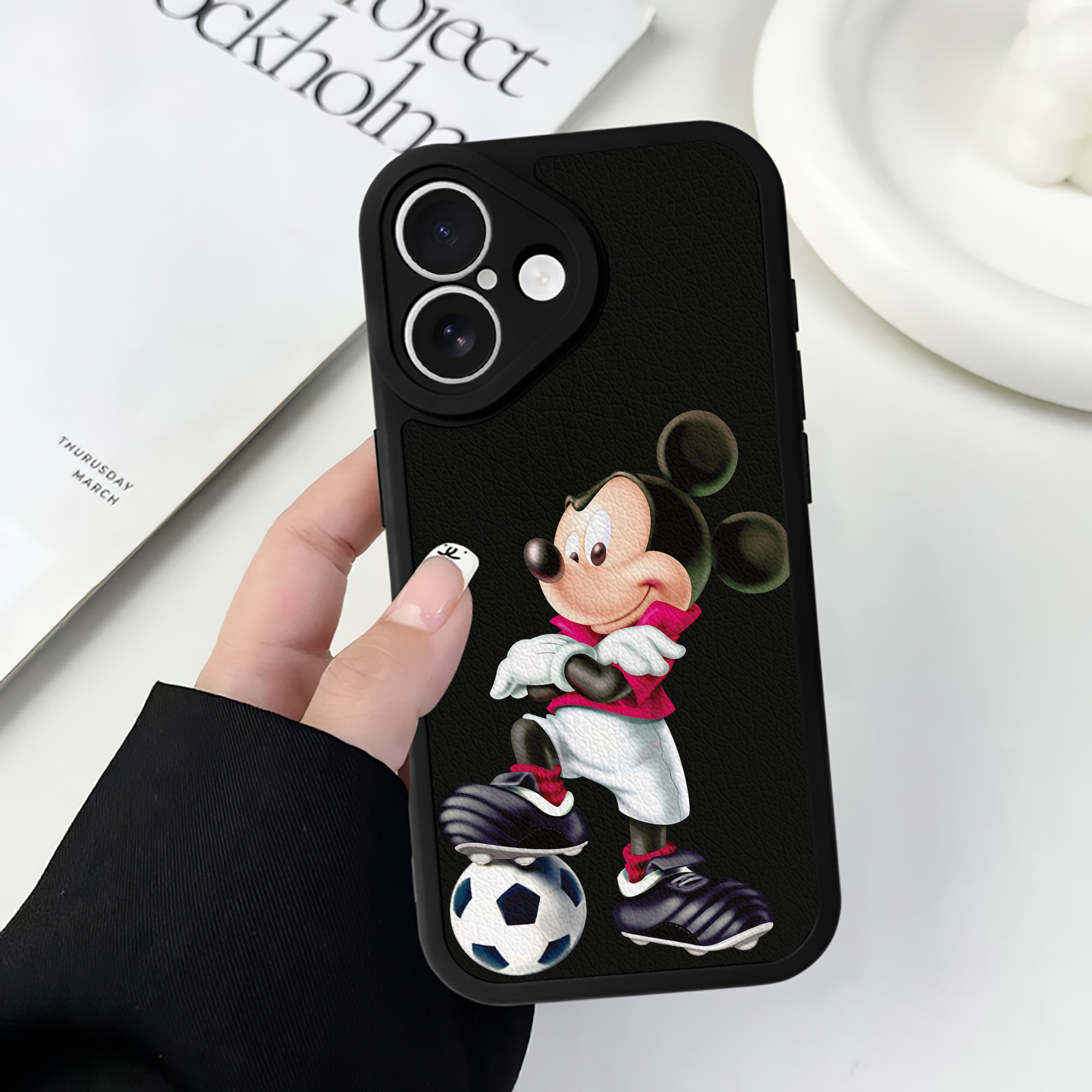 （画像用） ミッキーマウス Mickey Mouse 【iPhone 16シリーズ対応】シリコンスマホケース（レザー調） 材質：シリコン